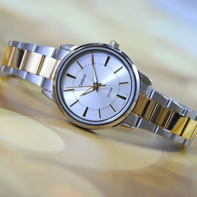 Montre Femme Casio - LTP-1303SG-7AVDF - Bracelet en Acier Inoxydable - Argent/Or