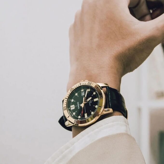 Montre Homme Casio - MTP-VD200GL-1BUDF - Bracelet en Cuir noir - Résistant à l'eau