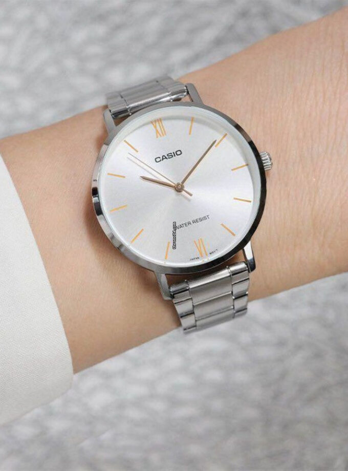 Montre Femme Casio - LTP-VT01D-7BUDF - Bracelet en acier inoxydable argent - Verre minéral - Affichage analogique