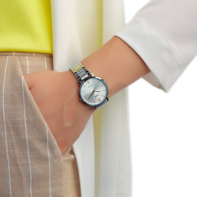 Montre Femme Casio - LTP-VT01D-7BUDF - Bracelet en acier inoxydable argent - Verre minéral - Affichage analogique