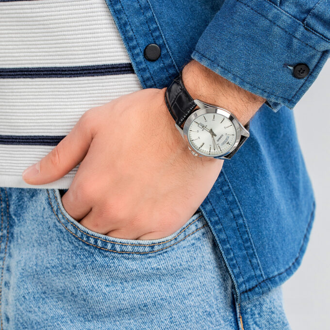 Montre Homme Casio - MTP-1370L-7AVDF - Bracelet en cuir noir - Affichage analogique - Verre minéral