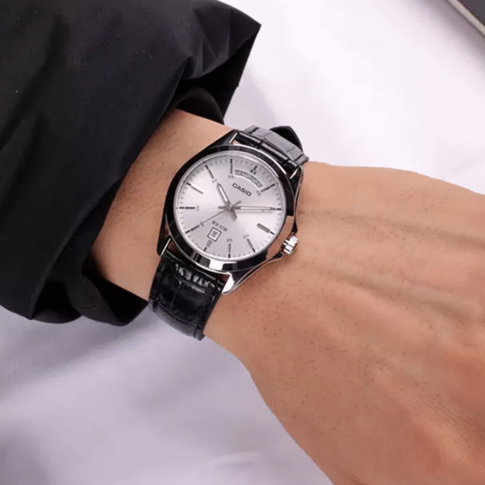 Montre Homme Casio - MTP-1370L-7AVDF - Bracelet en cuir noir - Affichage analogique - Verre minéral