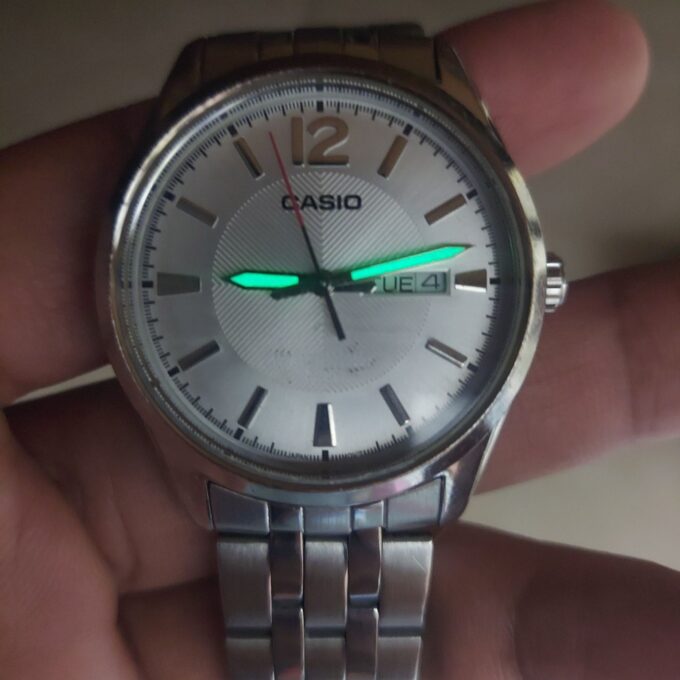 Montre Casio Homme - MTP-1335D-7AVDF - Bracelet Gris En Acier Inoxydable - Cadran Blanc - 12 Mois De Garantie