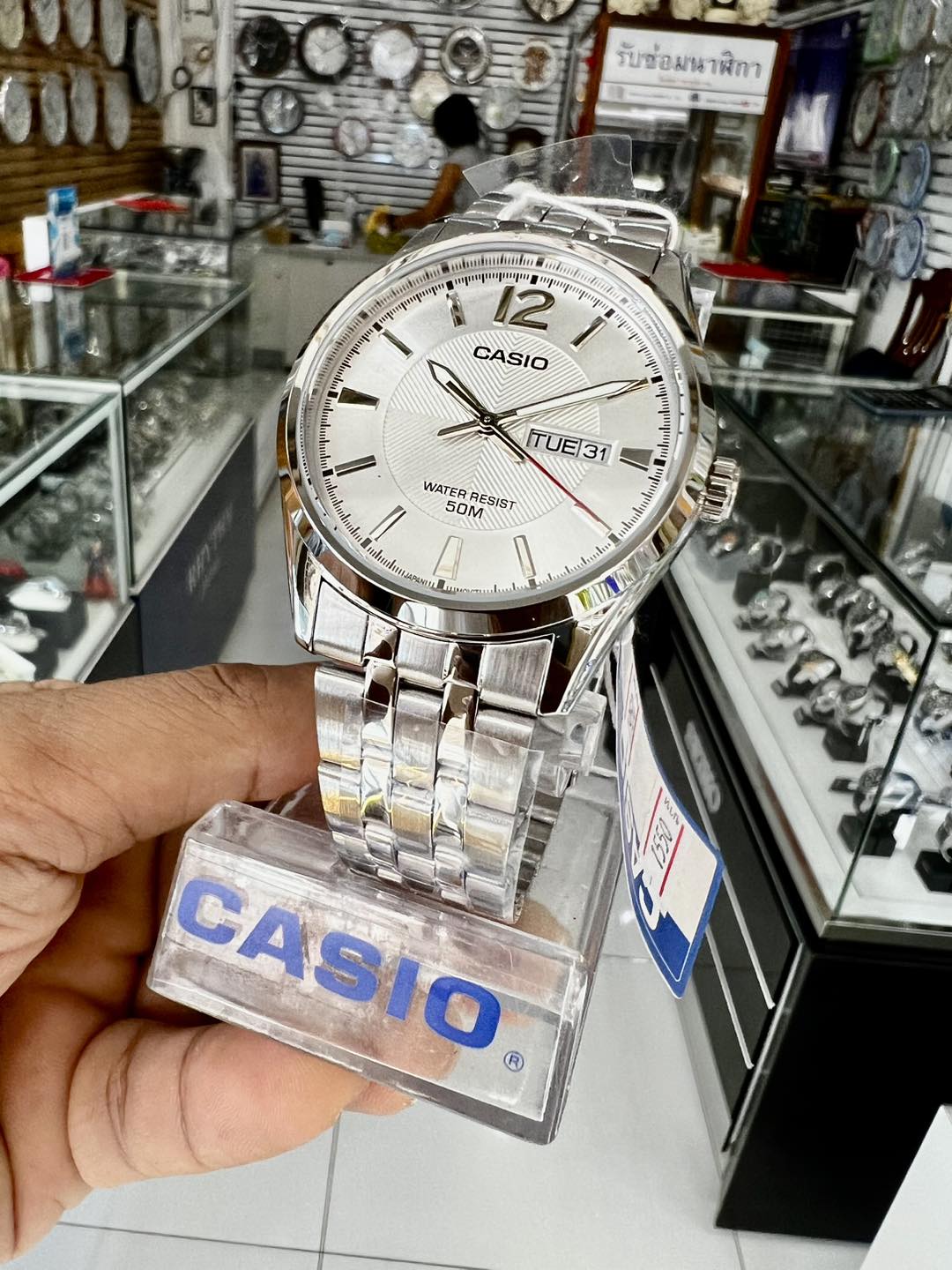 montre casio homme mtp 1335d 7avdf bracelet gris en acier inoxydable cadran blanc 12 mois de garantie