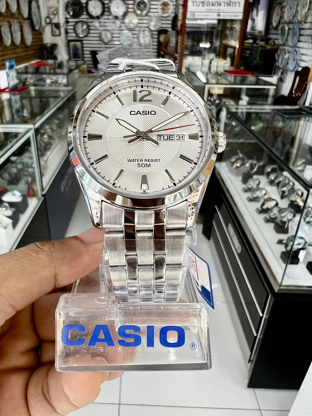 montre casio homme mtp 1335d 7avdf bracelet gris en acier inoxydable cadran blanc 12 mois de garantie