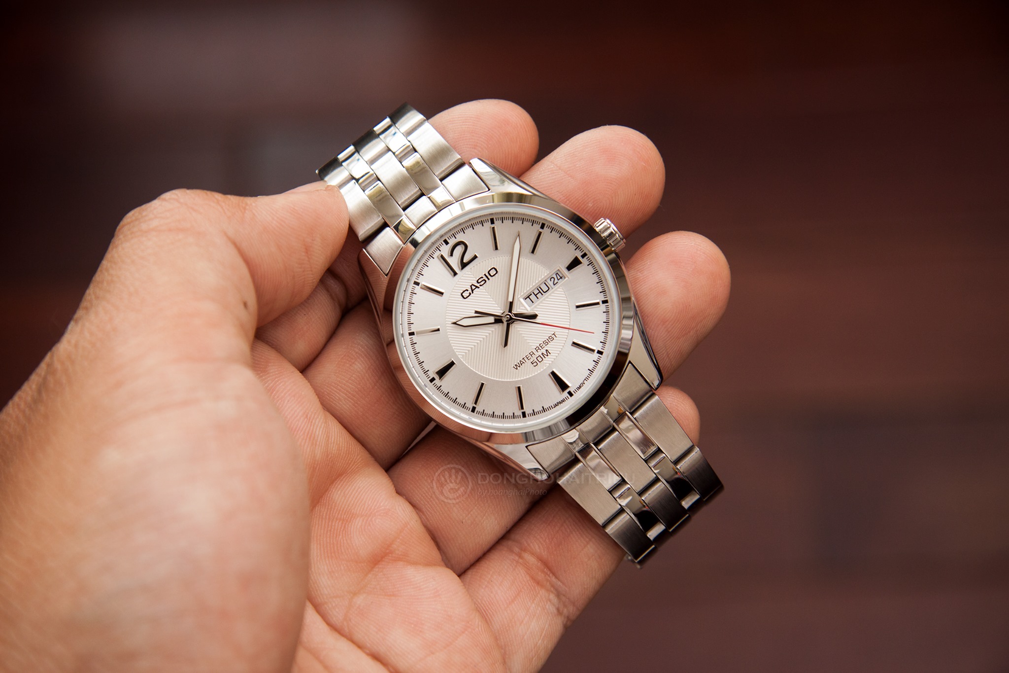 montre casio homme mtp 1335d 7avdf bracelet gris en acier inoxydable cadran blanc 12 mois de garantie