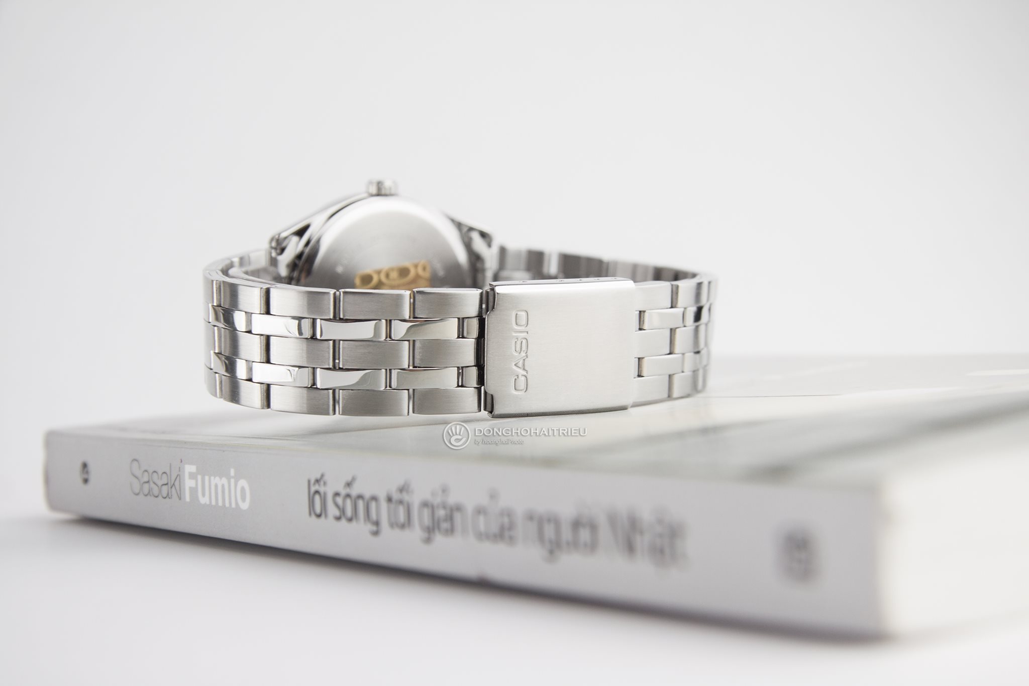 montre casio homme mtp 1335d 7avdf bracelet gris en acier inoxydable cadran blanc 12 mois de garantie