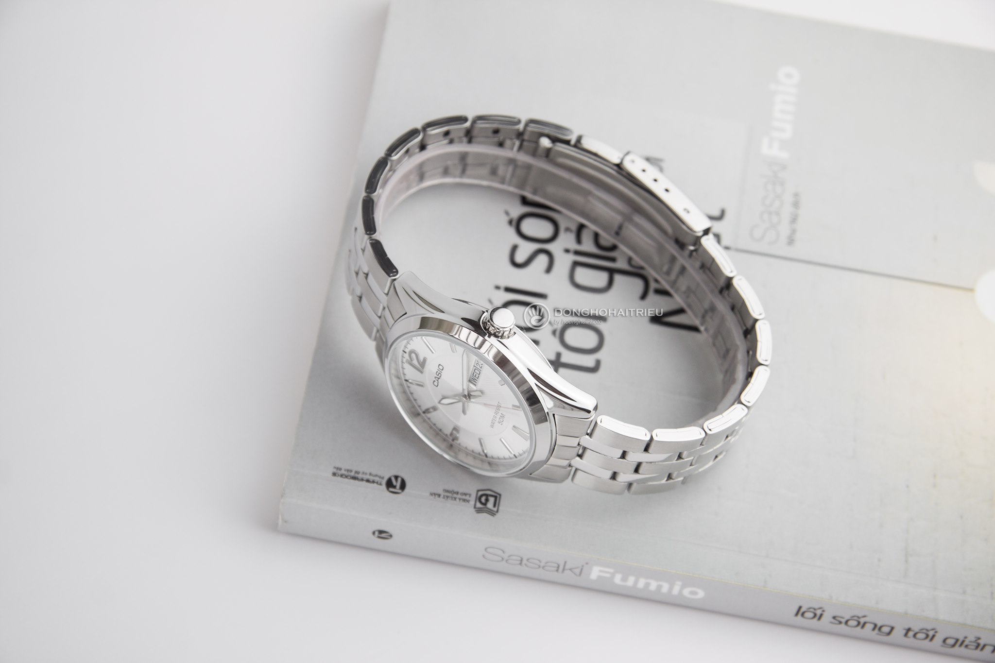 montre casio homme mtp 1335d 7avdf bracelet gris en acier inoxydable cadran blanc 12 mois de garantie