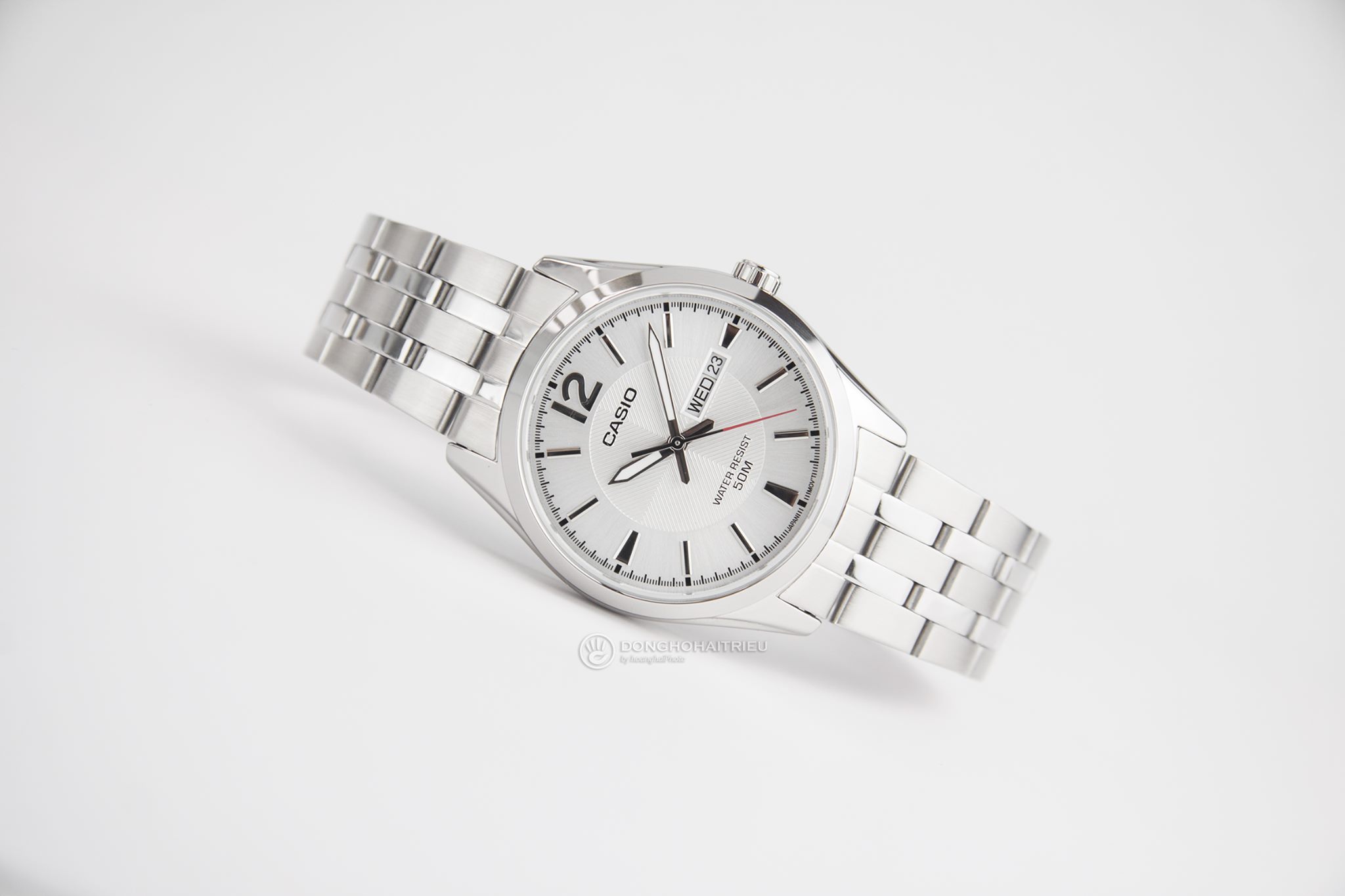 montre casio homme mtp 1335d 7avdf bracelet gris en acier inoxydable cadran blanc 12 mois de garantie