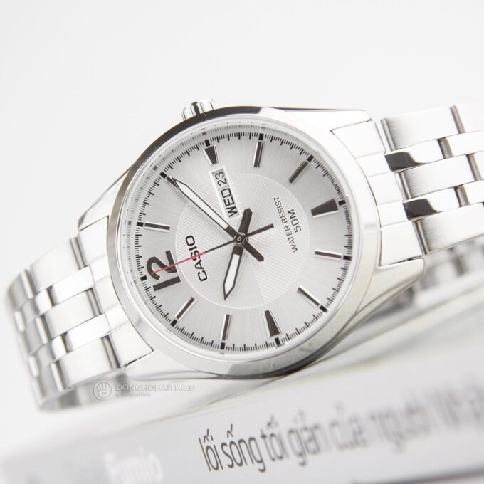 Montre Casio Homme - MTP-1335D-7AVDF - Bracelet Gris En Acier Inoxydable - Cadran Blanc - 12 Mois De Garantie