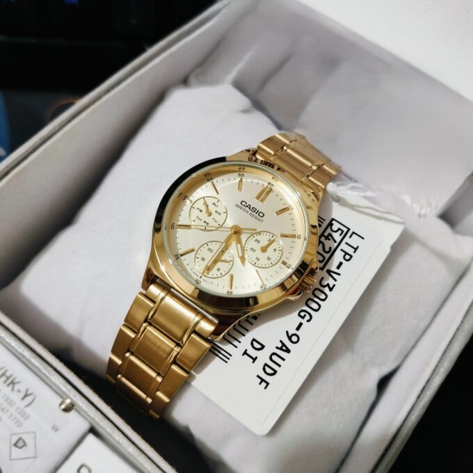 Montre Casio Femme - Bracelet Dorée En Acier Inoxydable -Résistante À L'Eau - 12 Mois De Garantie - Ltp-V300G-9Audf