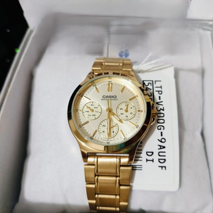 Montre Casio Femme - Bracelet Dorée En Acier Inoxydable -Résistante À L'Eau - 12 Mois De Garantie - Ltp-V300G-9Audf