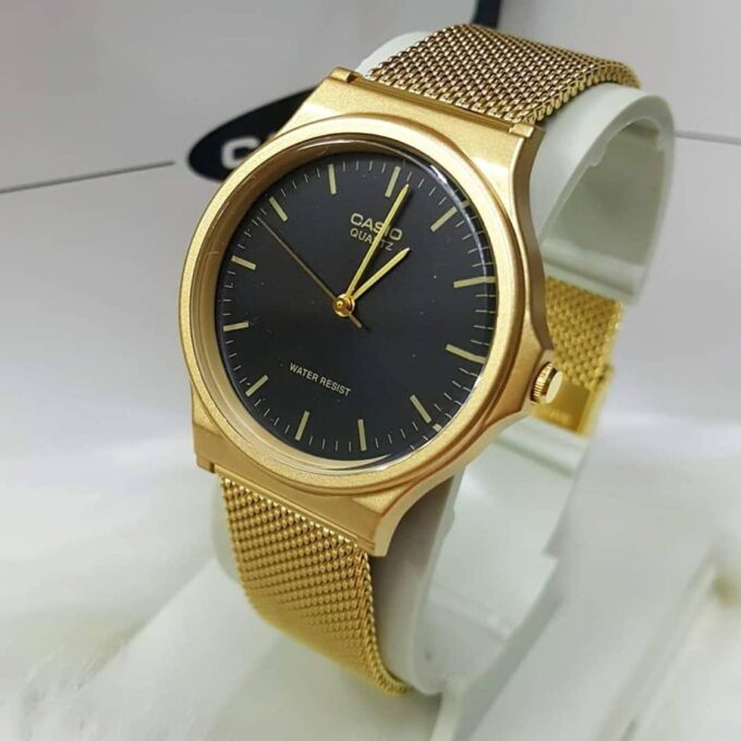 Montre Casio Homme - Bracelet Dorée En Resine -Boitier En Resine - Résistante À L'Eau - 12 Mois De Garantie - Mq-24Mg-1Edf