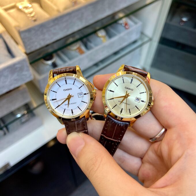 Montre Casio Femme - LTP-V004GL-9AUDF - Bracelet Marron En Cuir Véritable - Affichage analogique - Résistante À L'Eau - 12 Mois De Garantie