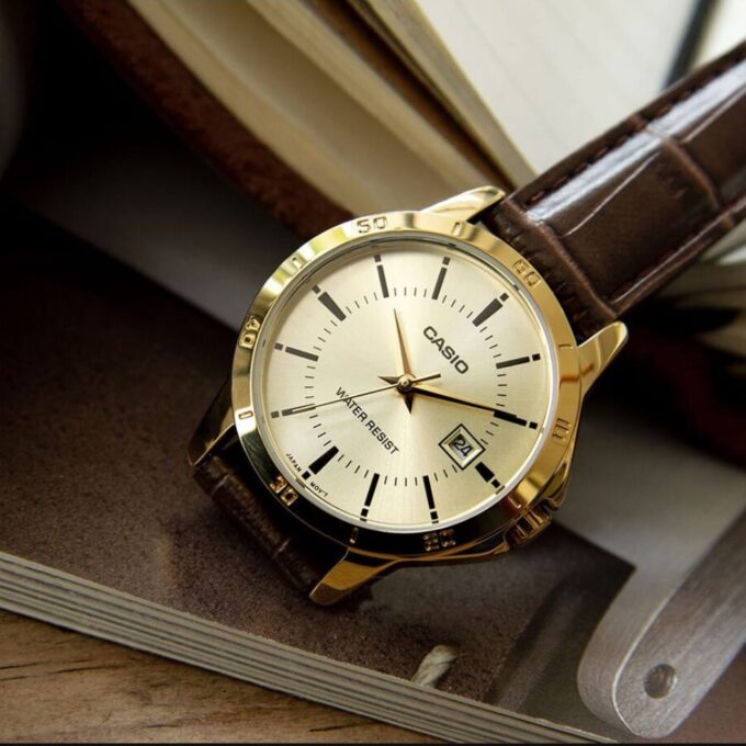 Montre Casio Femme - LTP-V004GL-9AUDF - Bracelet Marron En Cuir Véritable - Affichage analogique - Résistante À L'Eau - 12 Mois De Garantie