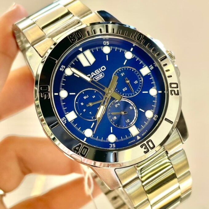 Montre Casio Homme - MTP-VD300D-2EUDF - Bracelet Gris En Acier Inoxydable - Résistante À L'Eau - 12 Mois De Garantie