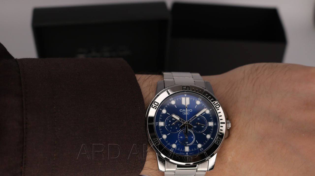 montre-casio-homme-mtp-vd300d-2eudf-bracelet-gris-en-acier-inoxydable-resistante-a-leau-12-mois-de-garantie-mtp-vd300d-2eudf