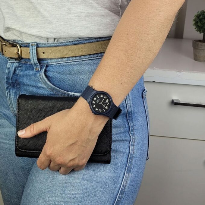 Montre Jeunesse Casio - MQ-24UC-2BDF - Bracelet en Résine Bleu - Affichage analogique - Résistant à l'eau