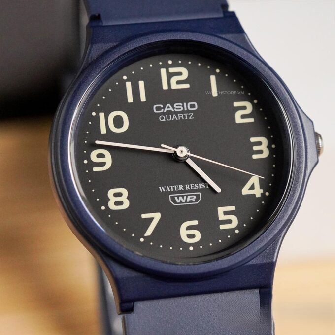 Montre Jeunesse Casio - MQ-24UC-2BDF - Bracelet en Résine Bleu - Affichage analogique - Résistant à l'eau