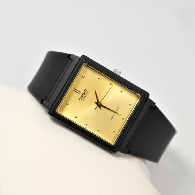 Montre Casio Unisexe - Bracelet Noir En Resine -Boitier En Resine - Résistante À L'Eau - 12 Mois De Garantie - Mq-38-9Adf