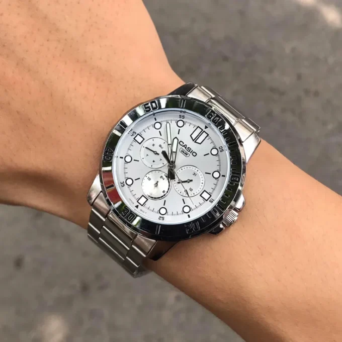 Montre Casio Homme - MTP-VD300D-7EUDF - Bracelet Gris En Acier Inoxydable - Cadran Blanc - 12 Mois De Garantie