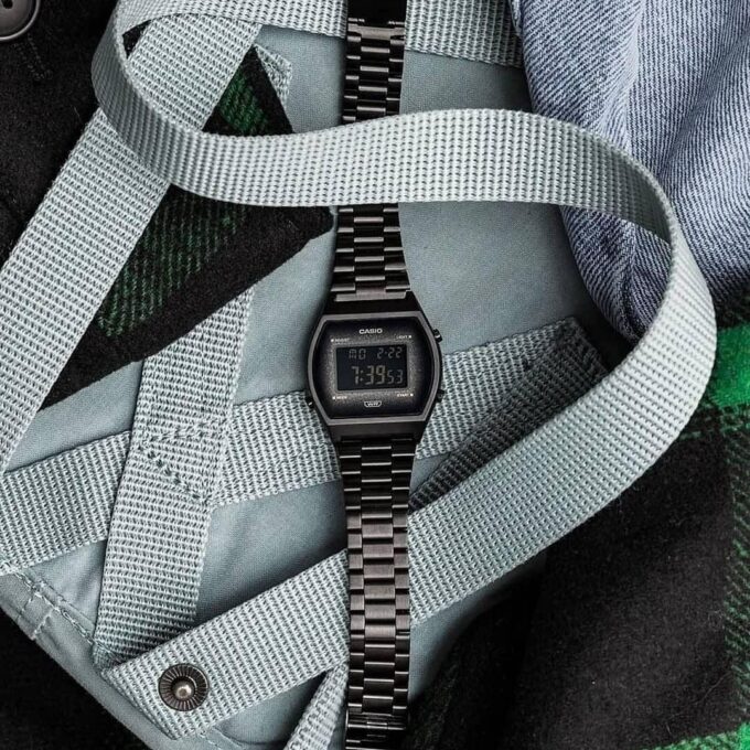 Montre Casio Vintage Unisexe - Bracelet Noir En Acier Inoxydable - Résistante À L'Eau - 12 Mois De Garantie - B640Wbg-1Bdf