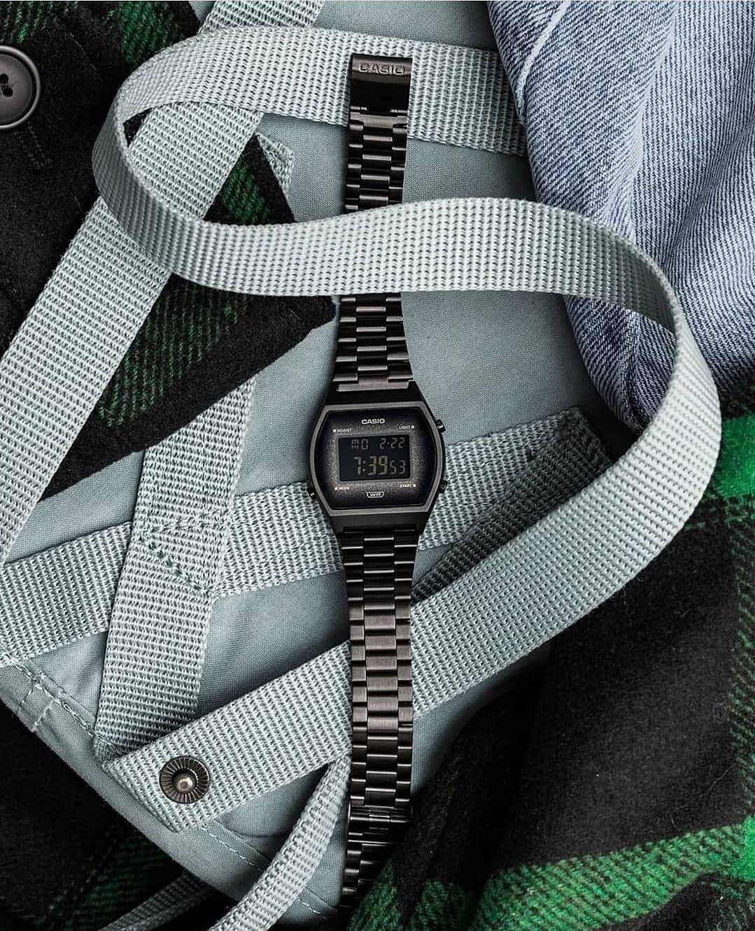 aiwatch_B640WBG-1BDF - Montre Casio Vintage Unisexe - Bracelet Noir En Acier Inoxydable - Résistante À L'Eau - 12 Mois De Garantie - B640Wbg-1Bdf