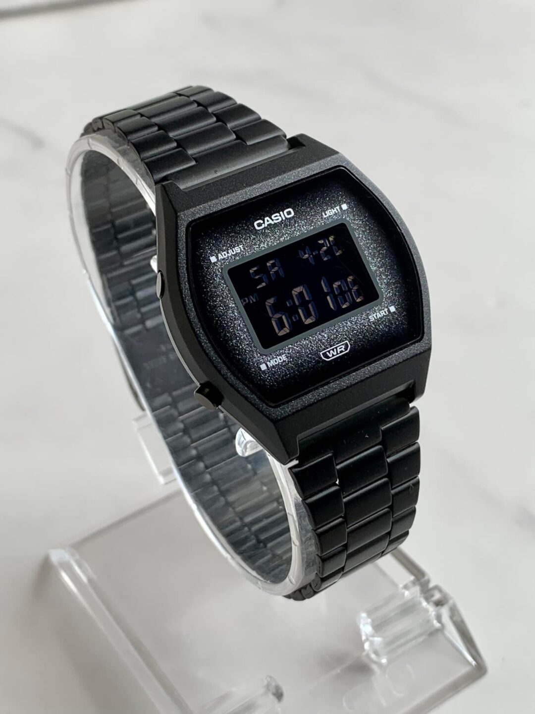 aiwatch_B640WBG-1BDF - Montre Casio Vintage Unisexe - Bracelet Noir En Acier Inoxydable - Résistante À L'Eau - 12 Mois De Garantie - B640Wbg-1Bdf