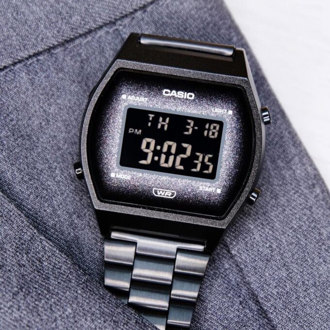 Montre Casio Vintage Unisexe - Bracelet Noir En Acier Inoxydable - Résistante À L'Eau - 12 Mois De Garantie - B640Wbg-1Bdf