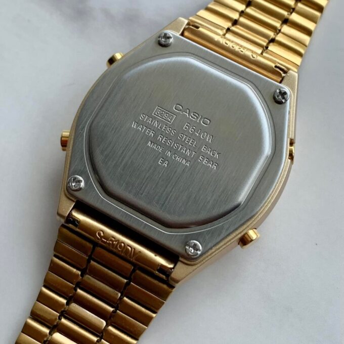 Montre Casio Vintage Unisexe - B640WGG-9DF - Bracelet Dorée En Acier Inoxydable - Résistante À L'Eau - 12 Mois De Garantie - B640Wgg-9Df