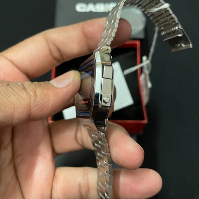 Montre Casio Vintage Unisexe - Bracelet Gris En Acier Inoxydable - Cadran Gris - Résistante À L'Eau - A168Wa-1Wdf