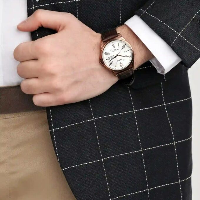 aiwatch_MTP-1384L-7AVDF - Montre Casio Homme - Bracelet Marron En Cuir Véritable - Cadran Blanc - 12 Mois De Garantie - Mtp-1384L-7Avdf