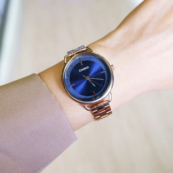 aiwatch_LTP-E413PG-2ADF - Montre Casio Femme - LTP-E413PG-2ADF - Bracelet Dorée En Acier Inoxydable - Résistante À L'Eau - 12 Mois De Garantie