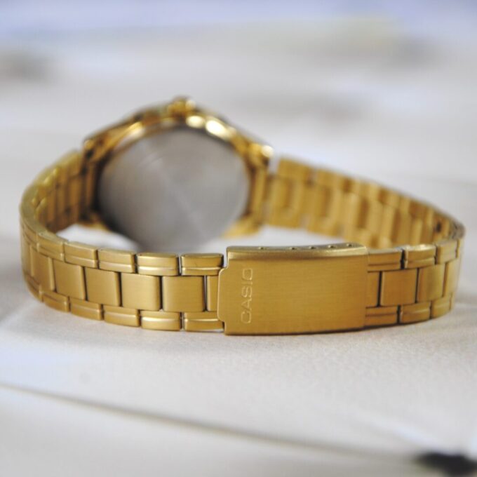 aiwatch_LTP-V005G-7AUDF - Montre Casio Femme - Bracelet Dorée En Acier Inoxydable - Cadran Blanc - 12 Mois De Garantie - Ltp-V005G-7Audf