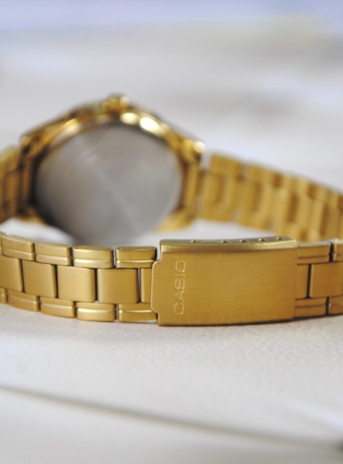 aiwatch_LTP-V005G-7AUDF - Montre Casio Femme - Bracelet Dorée En Acier Inoxydable - Cadran Blanc - 12 Mois De Garantie - Ltp-V005G-7Audf