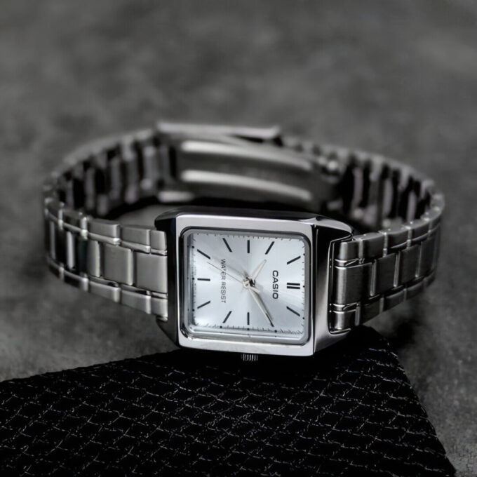 Montre Casio Femme - Bracelet Gris En Acier Inoxydable - Résistante À L'Eau - 12 Mois De Garantie - Ltp-V007D-2Eudf