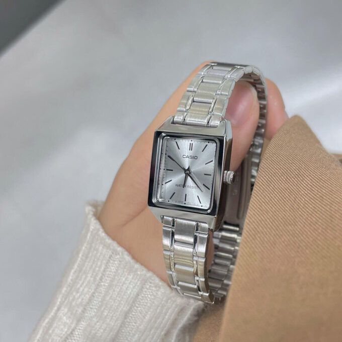 aiwatch_LTP-V007D-2EUDF - Montre Casio Femme - Bracelet Gris En Acier Inoxydable - Résistante À L'Eau - 12 Mois De Garantie - Ltp-V007D-2Eudf