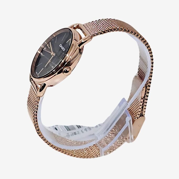 Montre Femme Casio Classique – Acier inoxydable, Maille, Verre minéral, Résistante à l’eau, Précision ±20s/mois, Or rose, Réf. LTP-E412MPG-1ADF