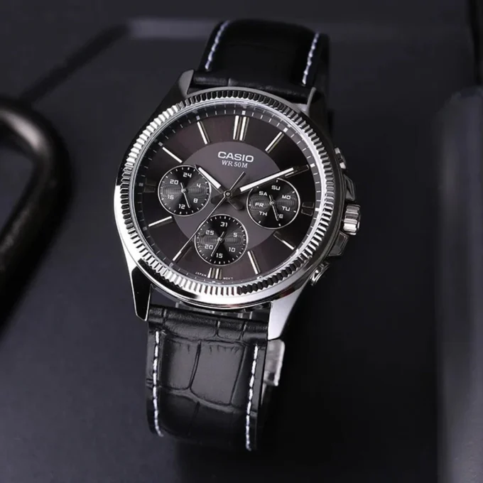 Montre Casio Homme - MTP-1375L-1AVDF - Bracelet Noir En Cuir Véritable - Résistante À L'Eau - 12 Mois De Garantie