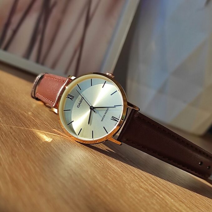 Montre Casio Femme - Bracelet Marron En Cuir Véritable - Cadran Jaune - 12 Mois De Garantie - Ltp-Vt01Gl-9Budf