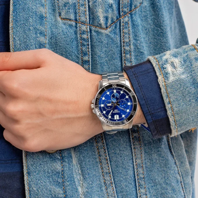 aiwatch_MTP-VD300D-2EUDF - Montre Casio Homme - MTP-VD300D-2EUDF - Bracelet Gris En Acier Inoxydable - Résistante À L'Eau - 12 Mois De Garantie