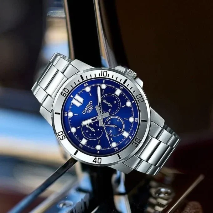 Montre Casio Homme - MTP-VD300D-2EUDF - Bracelet Gris En Acier Inoxydable - Résistante À L'Eau - 12 Mois De Garantie