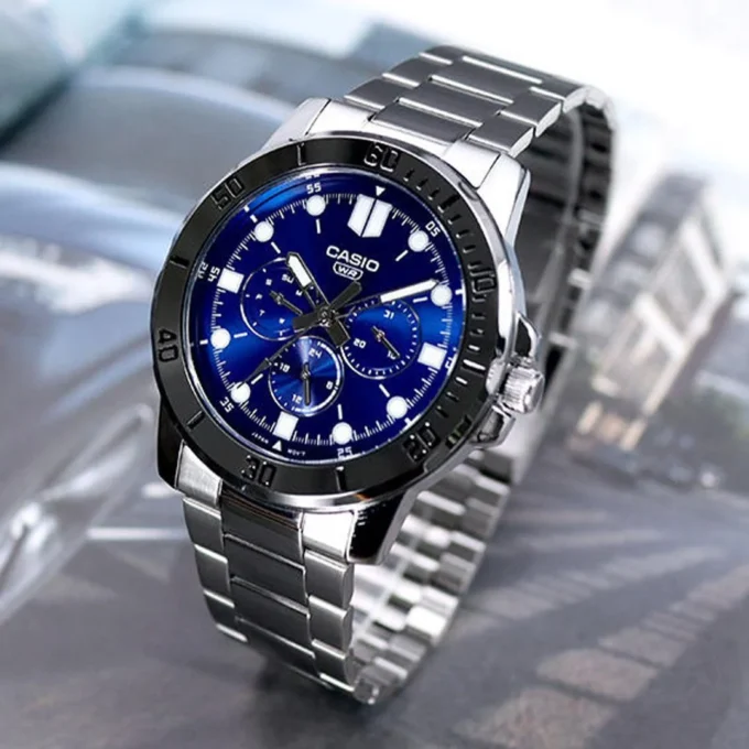 Montre Casio Homme - MTP-VD300D-2EUDF - Bracelet Gris En Acier Inoxydable - Résistante À L'Eau - 12 Mois De Garantie