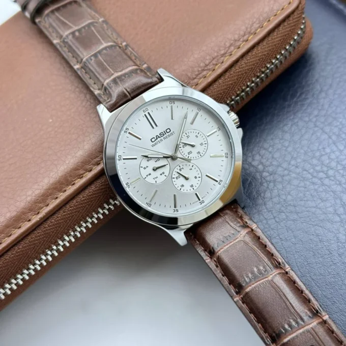 Casio Montre Homme - MTP-V300L-7AUDF - Bracelet en cuir marron - Résistant à l'eau