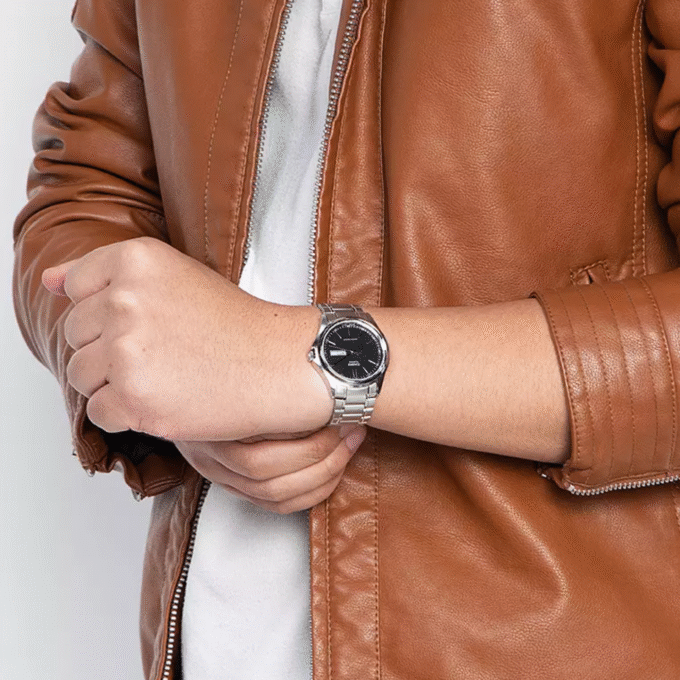 Montre Casio Homme - MTP-1239D-1ADF - Bracelet Gris En Acier Inoxydable - Affichage analogique - Résistante À L'Eau - 12 Mois De Garantie