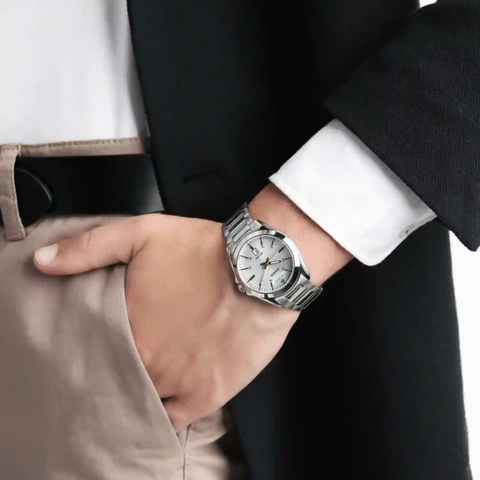 Montre Casio Homme - MTP-1370D-7A2VDF - Bracelet Gris En Acier Inoxydable - Affichage analogique - Cadran Blanc - 12 Mois De Garantie