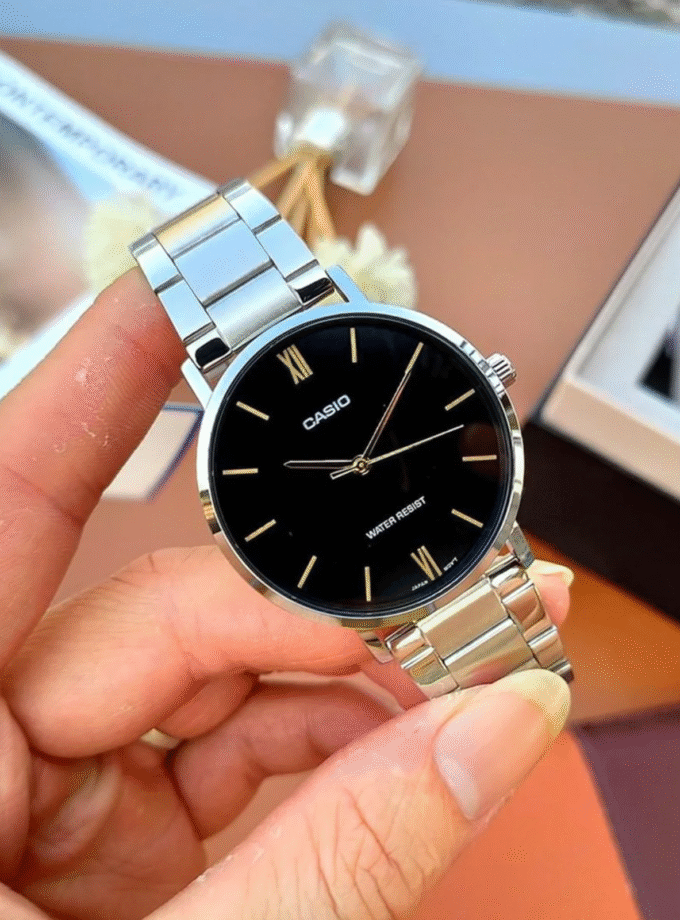 Montre Casio Femme - LTP-VT01D-1BUDF - Bracelet Gris En Acier Inoxydable - Résistante À L'Eau - 12 Mois De Garantie