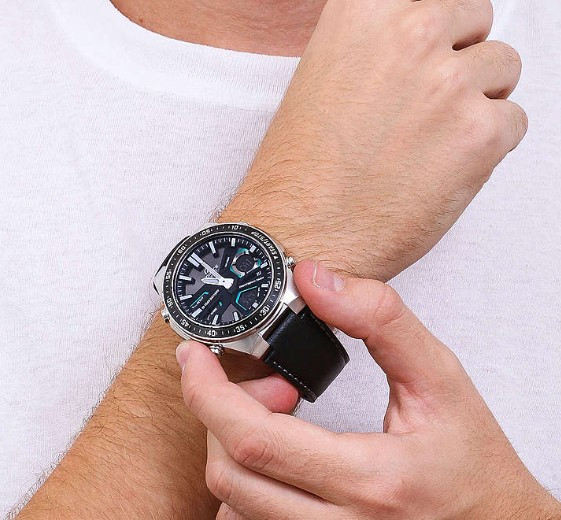 Montre Homme Casio Edifice - EFV-C110L-1AVDF - Bracelet en cuir noir - Résistant à l'eau – Image 2