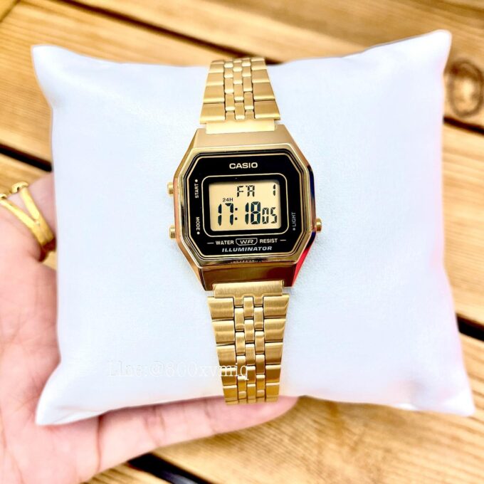 Montre Femme Casio Numérique - LA680WGA-1DF - Bracelet en acier inoxydable or - Résistance à l'eau