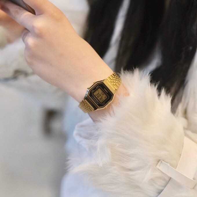 Montre Femme Casio Numérique - LA680WGA-1DF - Bracelet en acier inoxydable or - Résistance à l'eau